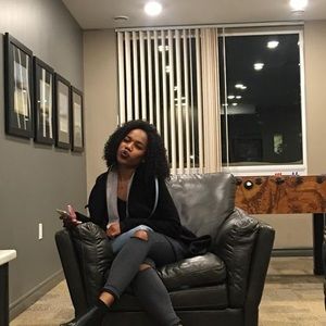 Meet your Posher, Mhegan